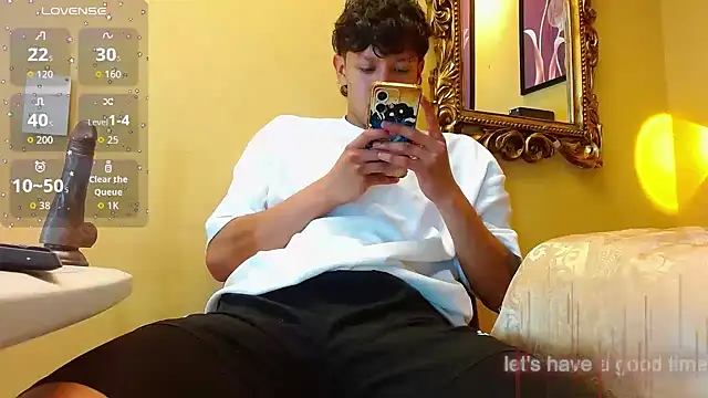 Snapshot of bruno_do_santos chatting on February 24, 6:03 am bruno do santos online show from February 24, 6:03 am