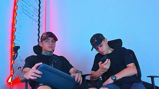 Thomas-Wil online show from February 7, 1:24 am