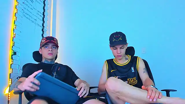 Thomas-Wil online show from February 6, 2:07 am