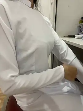 Snapshot of Linhtruong__ chatting on March 1, 2:28 pm Linhtruong online show from March 1, 2:28 pm