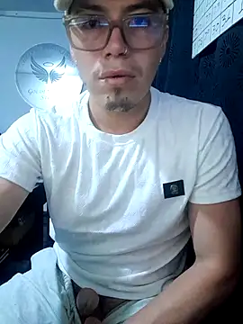 Snapshot of Master_Bastian chatting on July 16, 7:38 am Master Bastian online show from July 16, 7:38 am