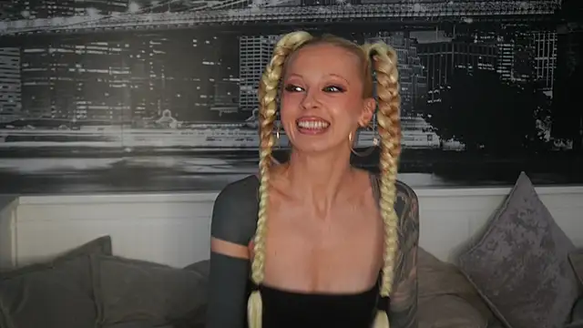 LanaReals online show from February 15, 10:03 am