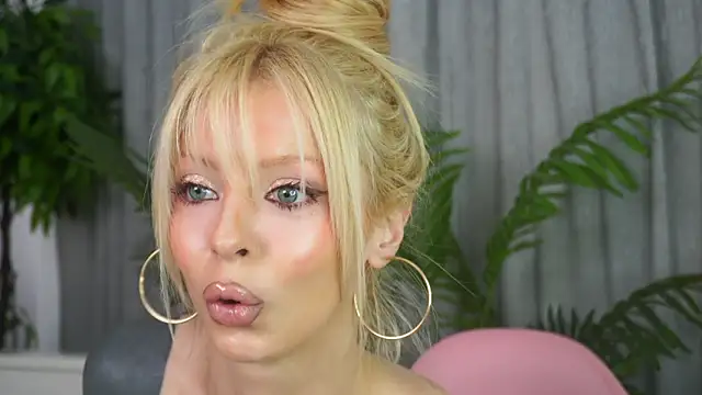 LanaReals online show from March 12, 7:56 am