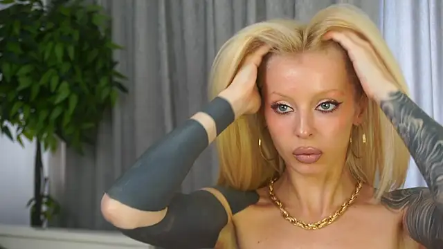 LanaReals online show from March 4, 8:11 am