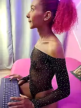 Snapshot of isaabellaa__ chatting on February 7, 1:30 pm isaabellaa online show from February 7, 1:30 pm