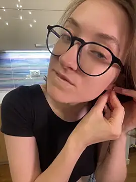 Persephone Kore online show from June 21, 6:03 pm