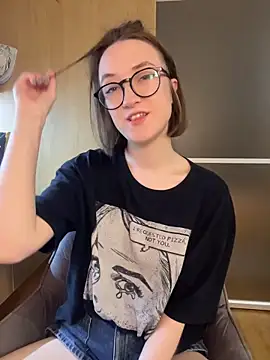 Persephone Kore online show from April 22, 6:14 pm