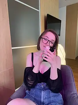 Persephone Kore online show from April 26, 2:47 pm