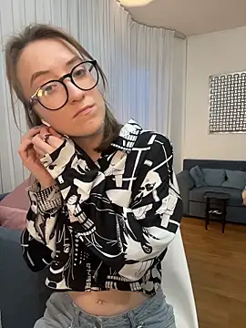 Persephone Kore online show from March 30, 4:19 pm