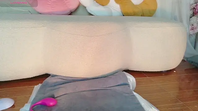 Bee bee1 online show from March 21, 2:02 am