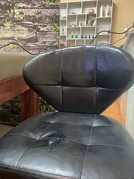 Bee bee1 online show from April 3, 9:49 am