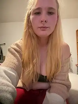 Snapshot of PurpleHazexx chatting on February 18, 6:04 pm PurpleHazexx online show from February 18, 6:04 pm