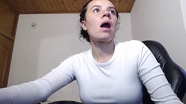 Shanel Lozano online show from May 25, 4:17 pm