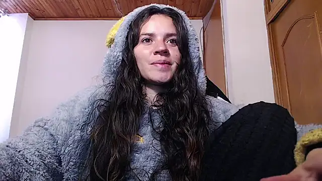 Snapshot of Shanel_Lozano chatting on February 1, 9:13 pm Shanel Lozano online show from February 1, 9:13 pm