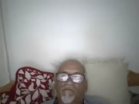 Snapshot of Patyman chatting on May 1, 11:43 pm Patyman online show from May 1, 11:43 pm