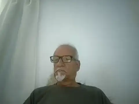 Snapshot of Patyman chatting on May 6, 10:14 pm Patyman online show from May 6, 10:14 pm