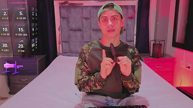 LeoMonnroe online show from April 21, 1:42 am