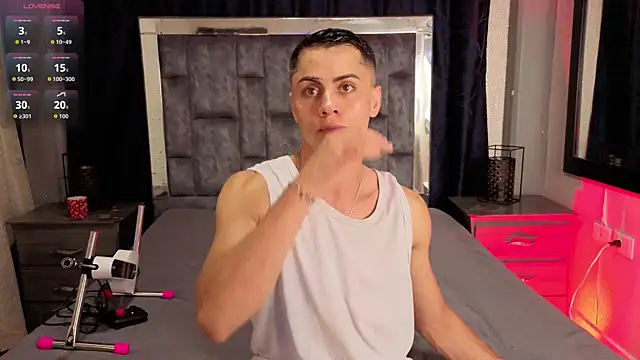 Snapshot of LeoMonnroe chatting on July 12, 7:15 pm LeoMonnroe online show from July 12, 7:15 pm