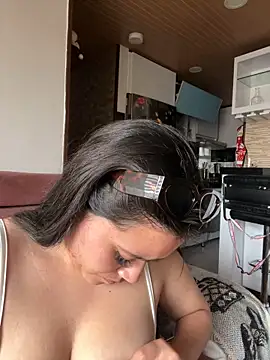 Veronica Wins  online show from April 14, 9:53 pm