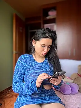 Snapshot of Veronica_Wins_ chatting on June 25, 2:11 pm Veronica Wins online show from June 25, 2:11 pm