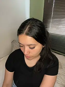 Veronica Wins  online show from March 24, 9:15 pm