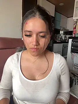 Veronica Wins  online show from April 13, 8:35 pm