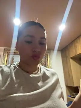 Snapshot of Veronica_Wins_ chatting on February 5, 6:37 pm Veronica Wins online show from February 5, 6:37 pm