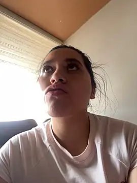 Snapshot of Veronica_Wins_ chatting on February 23, 8:20 pm Veronica Wins online show from February 23, 8:20 pm