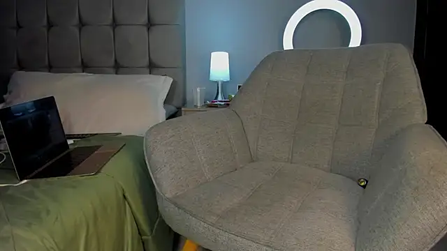 Imm paul  online show from April 12, 11:52 pm