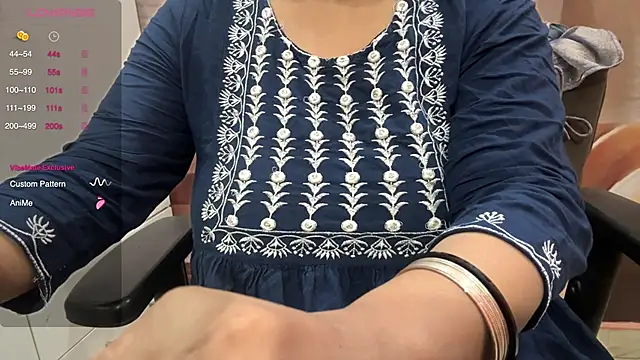 Snapshot of farfarwa chatting on June 1, 2:23 am farfarwa online show from June 1, 2:23 am