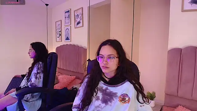 Hanabie  online show from February 6, 3:24 am