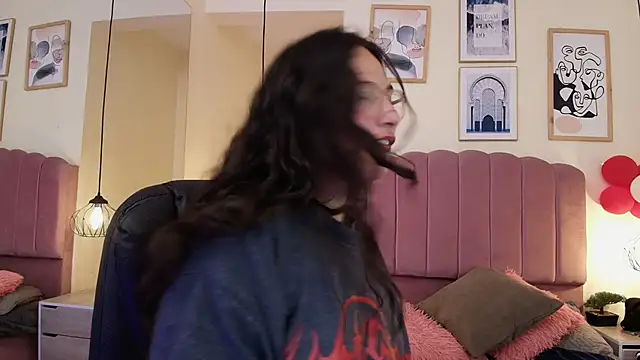 Hanabie  online show from April 11, 3:14 am