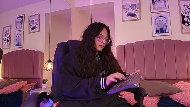 Hanabie  online show from February 10, 3:16 am