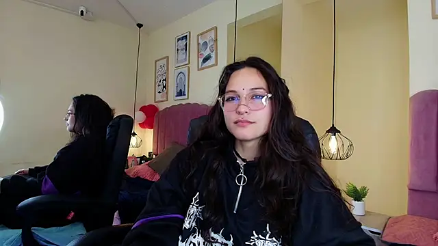 Hanabie  online show from February 27, 3:40 am