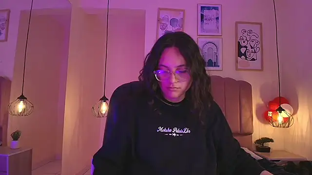 Hanabie  online show from April 17, 3:20 am