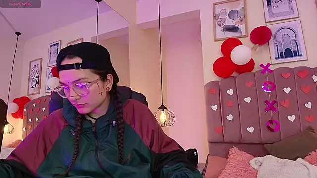 Hanabie  online show from February 17, 3:15 am