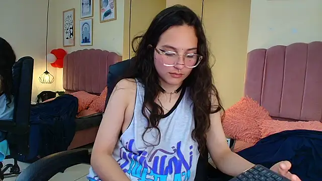 Hanabie  online show from March 11, 3:33 am