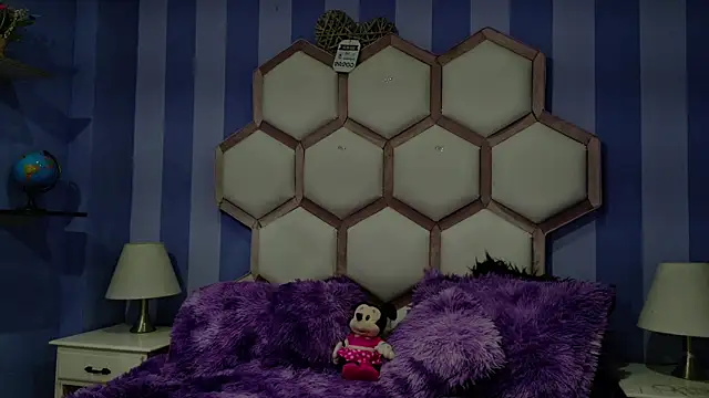 yvi taylor online show from April 18, 12:51 pm