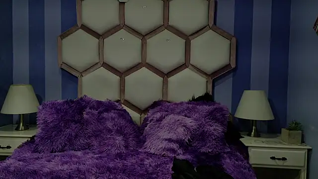 yvi taylor online show from April 13, 12:31 pm