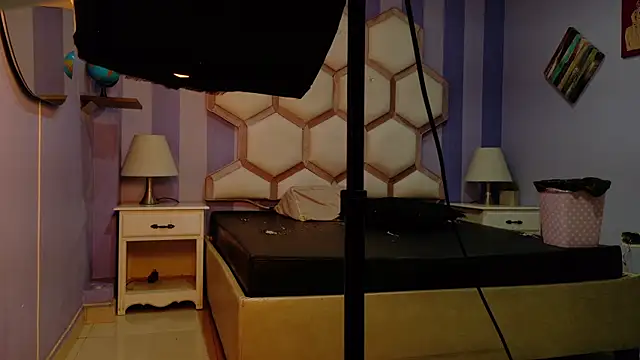 yvi taylor online show from April 16, 12:06 pm