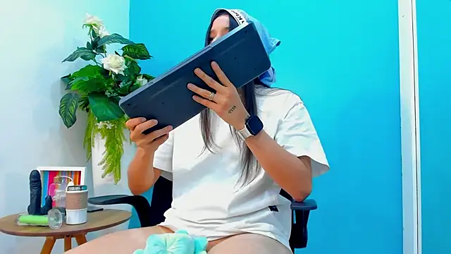 Snapshot of ViictoriiaSaenz chatting on March 2, 7:15 am ViictoriiaSaenz online show from March 2, 7:15 am