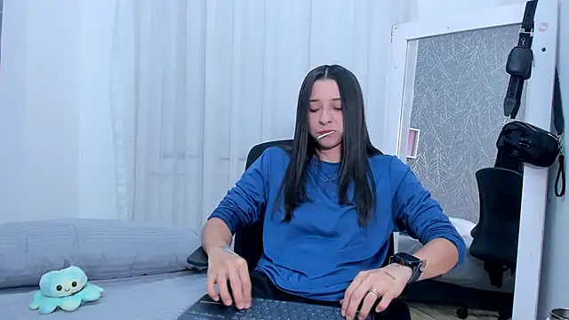 ViictoriiaSaenz online show from April 15, 12:38 am