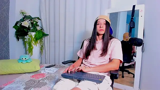 ViictoriiaSaenz online show from April 24, 4:14 am