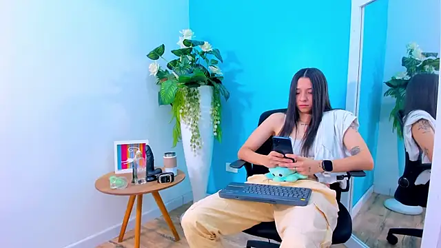 ViictoriiaSaenz online show from March 5, 4:09 am