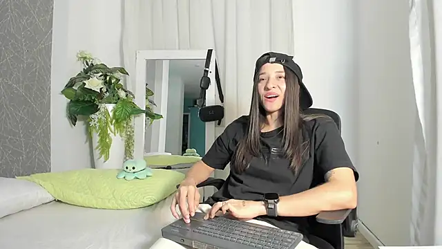 ViictoriiaSaenz online show from April 27, 4:10 am