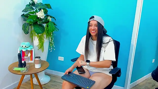 Snapshot of ViictoriiaSaenz chatting on March 2, 4:46 am ViictoriiaSaenz online show from March 2, 4:46 am