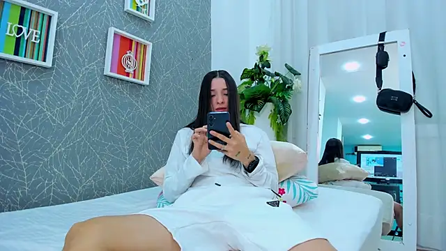 ViictoriiaSaenz online show from May 14, 3:25 am