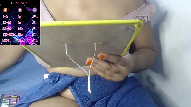 Snapshot of Karla_Rodriguez0 chatting on February 7, 10:23 am Karla Rodriguez0 online show from February 7, 10:23 am