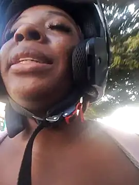 Snapshot of EngelSmith_ chatting on February 14, 12:27 pm EngelSmith online show from February 14, 12:27 pm