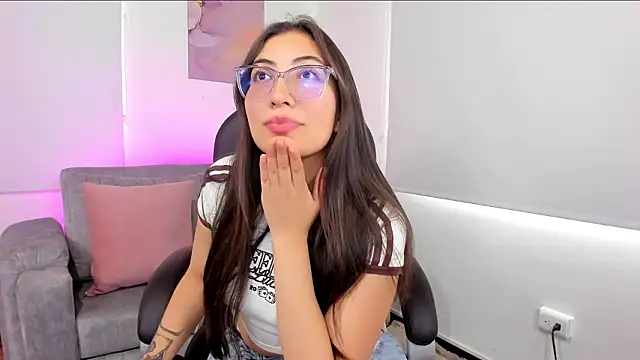 lianaa   online show from February 24, 2:18 pm